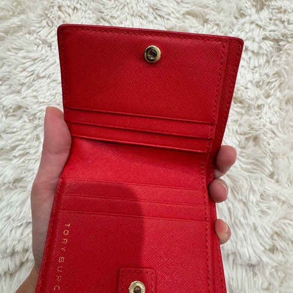Tory Burch Red Zip-Around Leather Wallet with Gold Logo - Picture 2 of 2